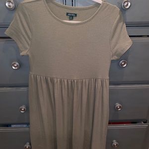 SHORT SLEEVE GREEN DRESS